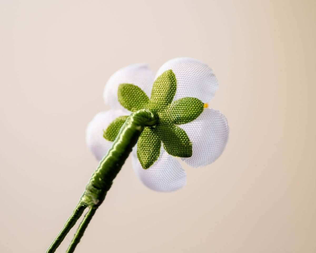 -Boutonnière Kirschblüte Weiß Mini (jap. sakura) - Herr von Welt - Herr von Welt