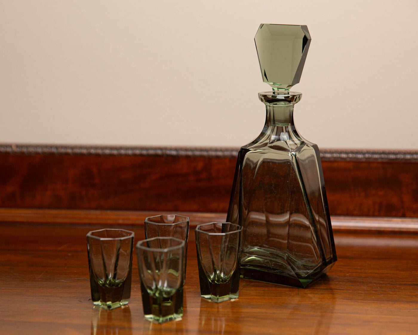 Art Deco liqueur set (1920s)