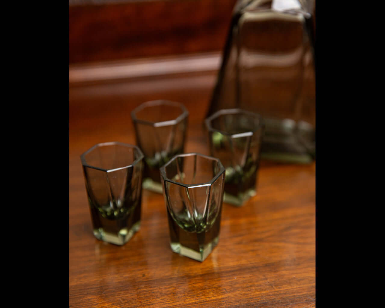 Art Deco liqueur set (1920s)