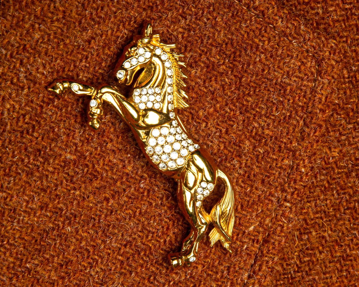 Brooch horse