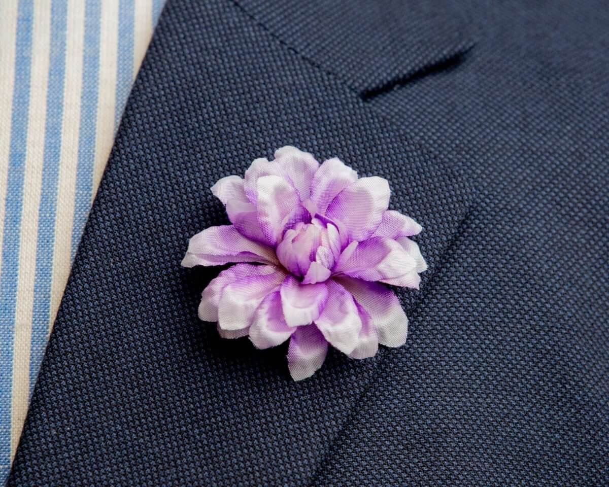 -Boutonnière Dahlie Weiß-Lila (Dahlia) - Herr von Welt - Herr von Welt