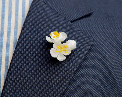 -Boutonnière Kirschblüte Weiß 3er (jap. sakura) - Herr von Welt - Herr von Welt