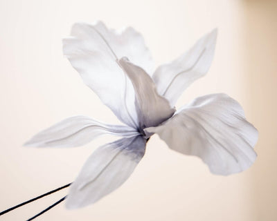 -Boutonnière Orchidee Silber-Weiß (Burrageara Cambria) - Herr von Welt - Herr von Welt