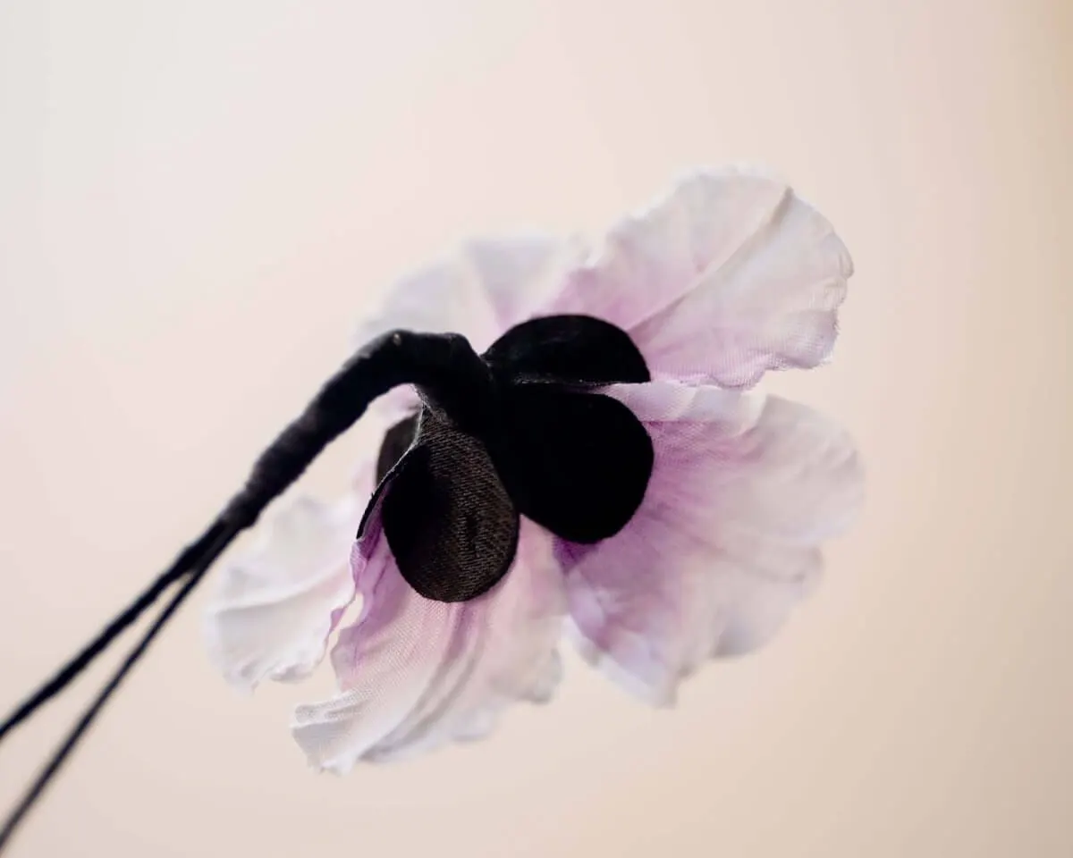 Boutonnière anemone pale purple (Anemone) - view 3