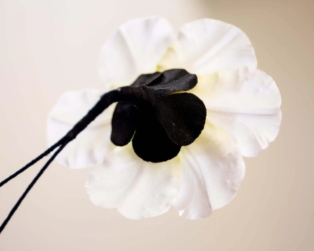 Boutonnière anemone white (Anemone) - view 3