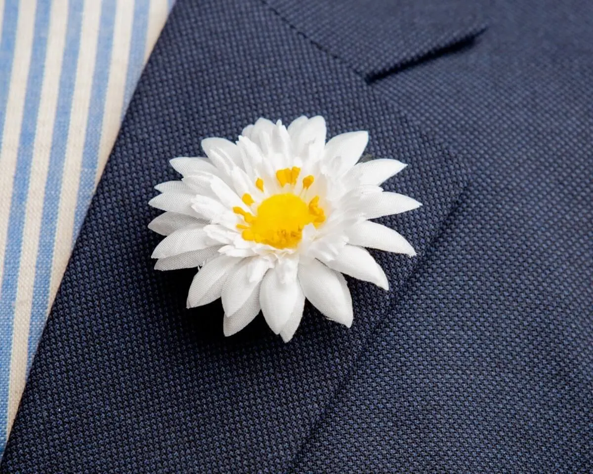 Boutonnière Aster Weiß groß (Aster album)