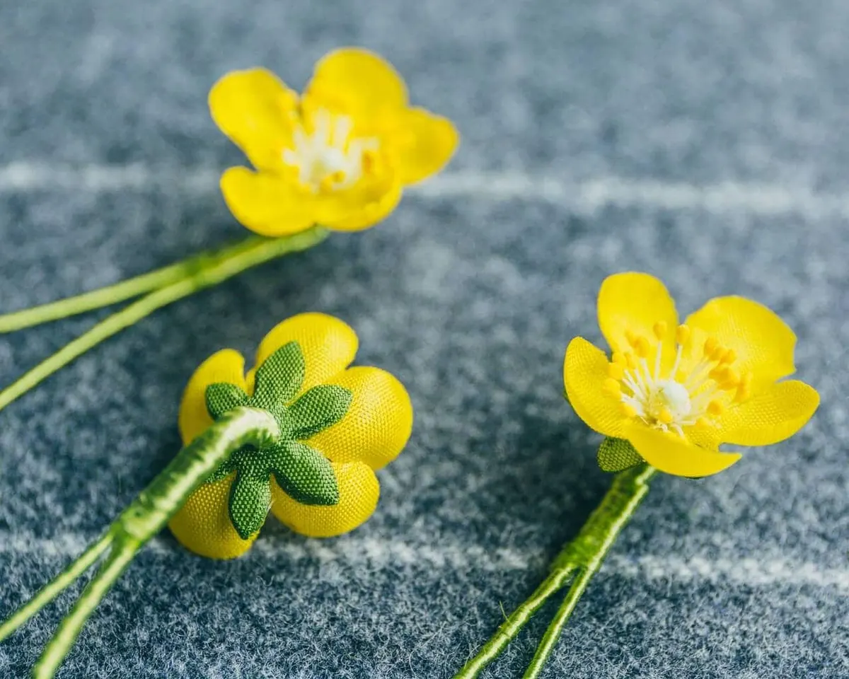 Boutonnière buttercup mini (Caltha palustris) - view 5