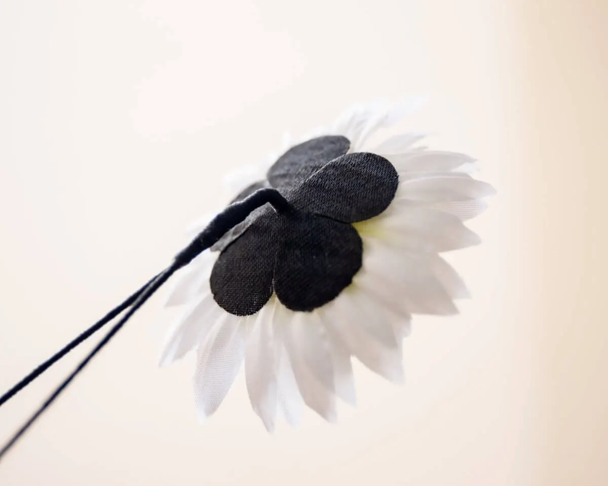 Boutonnière Chrysanthemum White - view 3