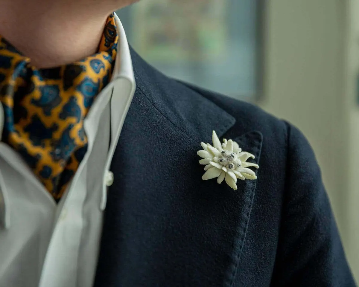 Boutonnière edelweiss (Leontopodium alpinum) - view 7
