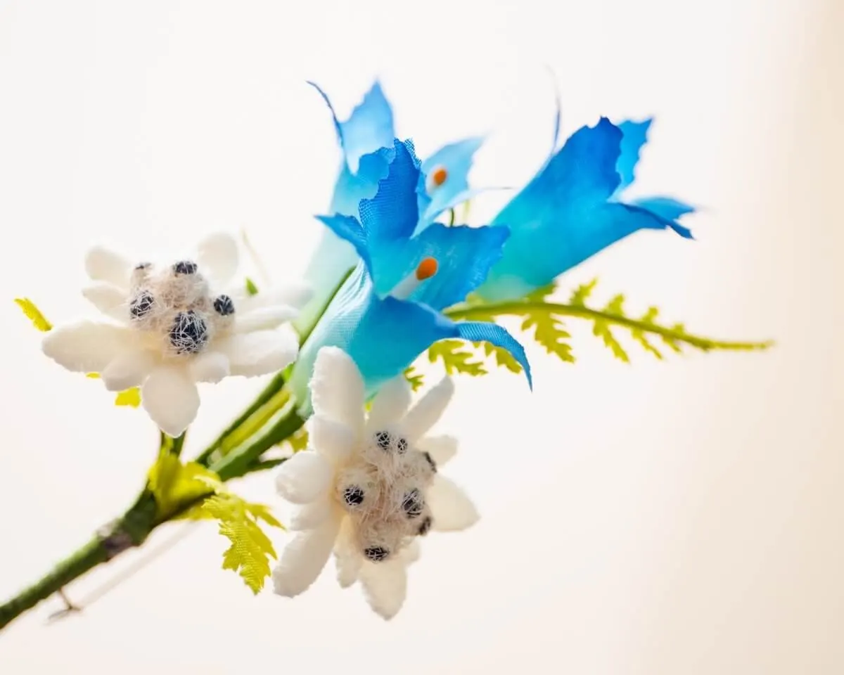 Boutonnière edelweiss and gentian (bouquet) - view 2