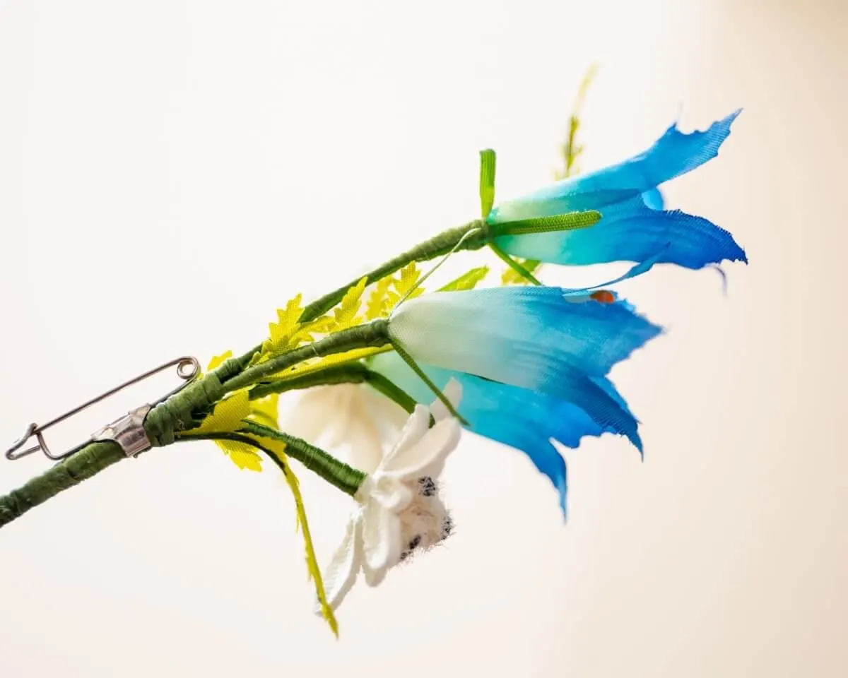 Boutonnière edelweiss and gentian (bouquet) - view 3
