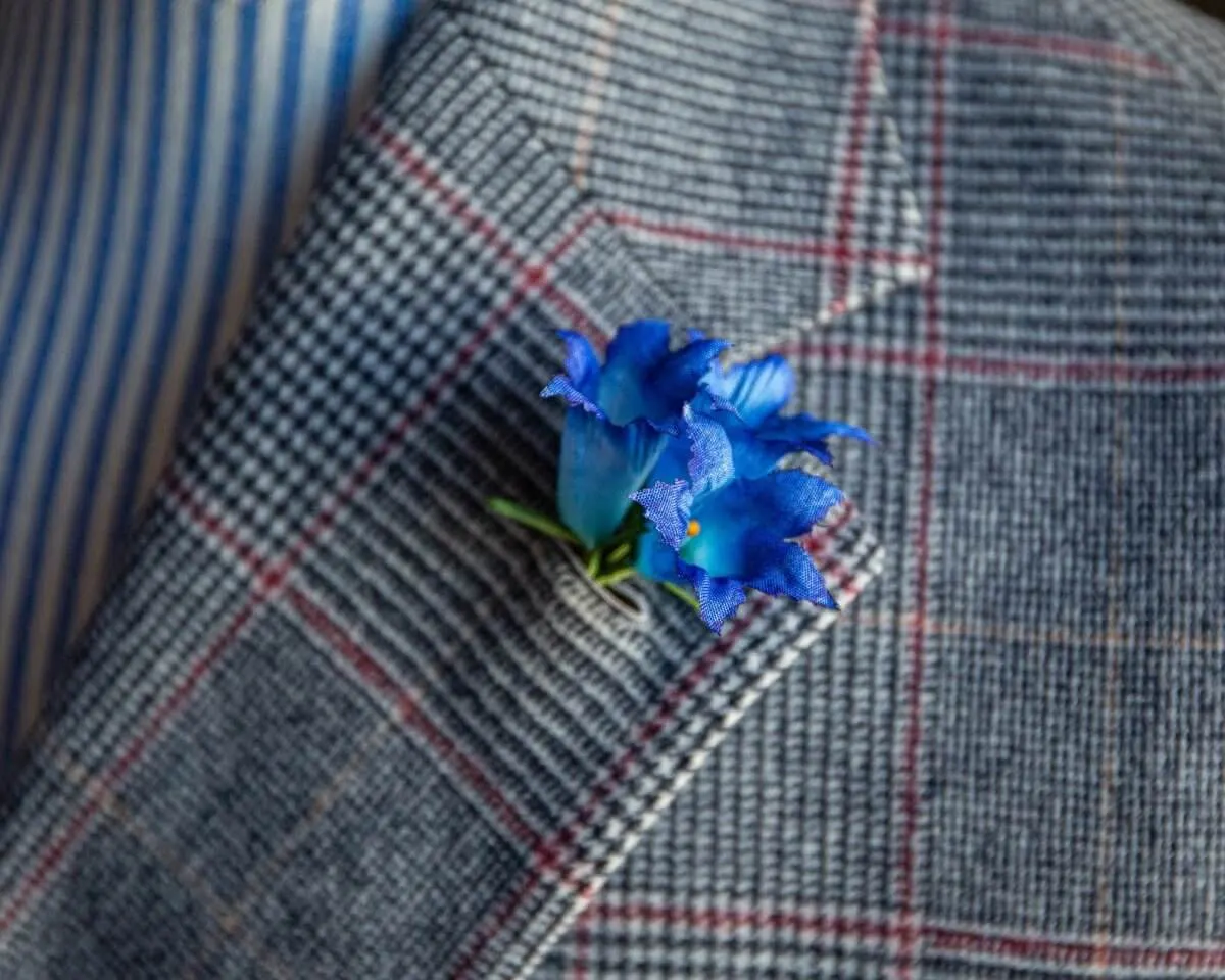 Boutonnière gentian triple (Gentianaceae) - view 5