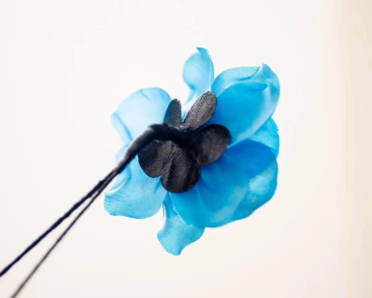 Boutonnière Blue Gardenia 'Nat King Cole' - view 3