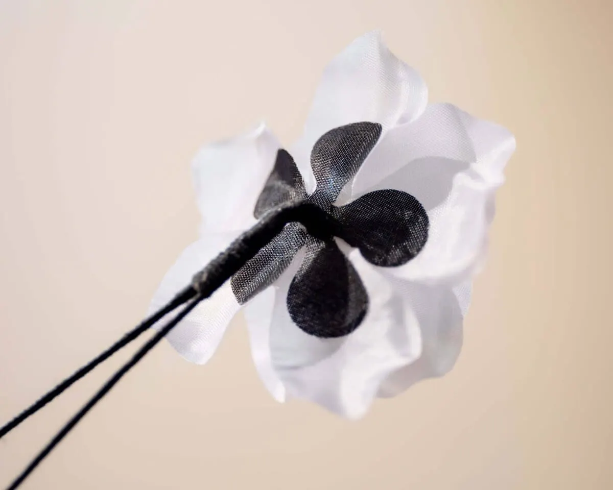 Boutonnière gardenia white (Gardenia jasminoides) - view 3