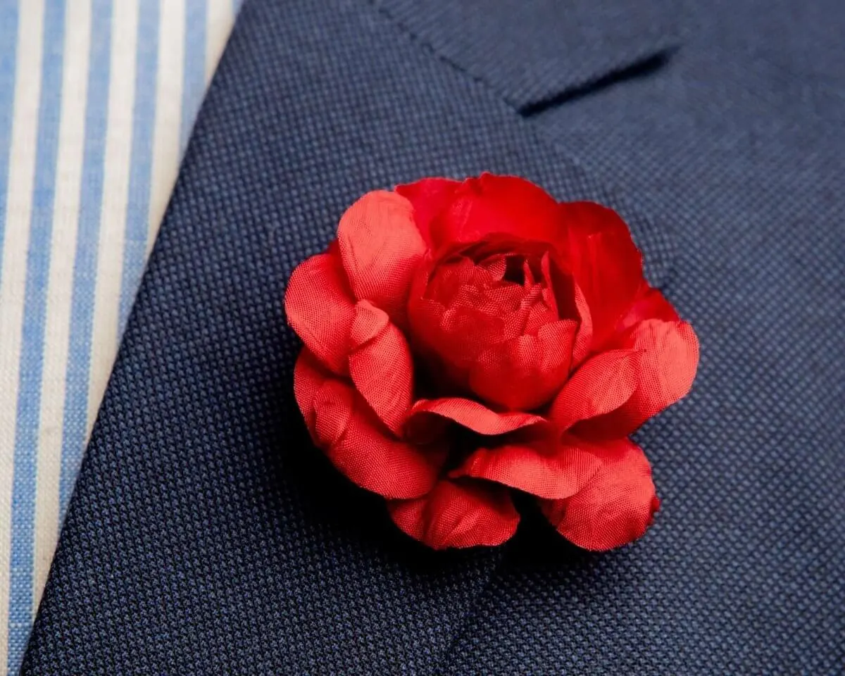 Boutonnière camellia red (Camellia)
