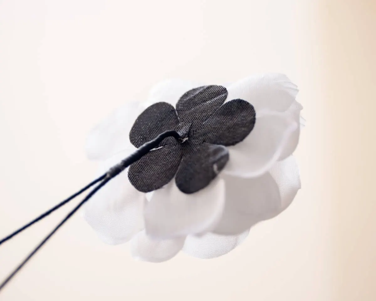 Boutonnière Camellia White - view 3