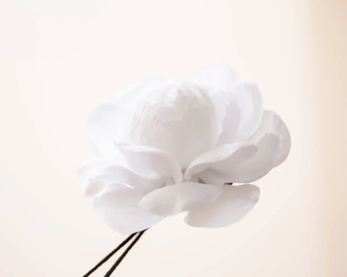 Boutonnière Camellia White - view 2