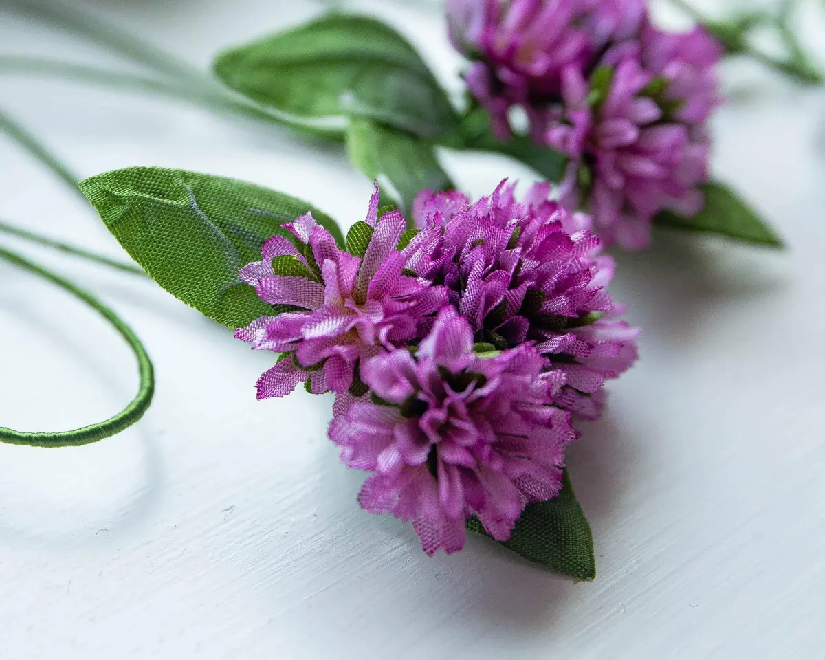 Boutonnière Clover Magenta Triple (Trifolium) - view 9