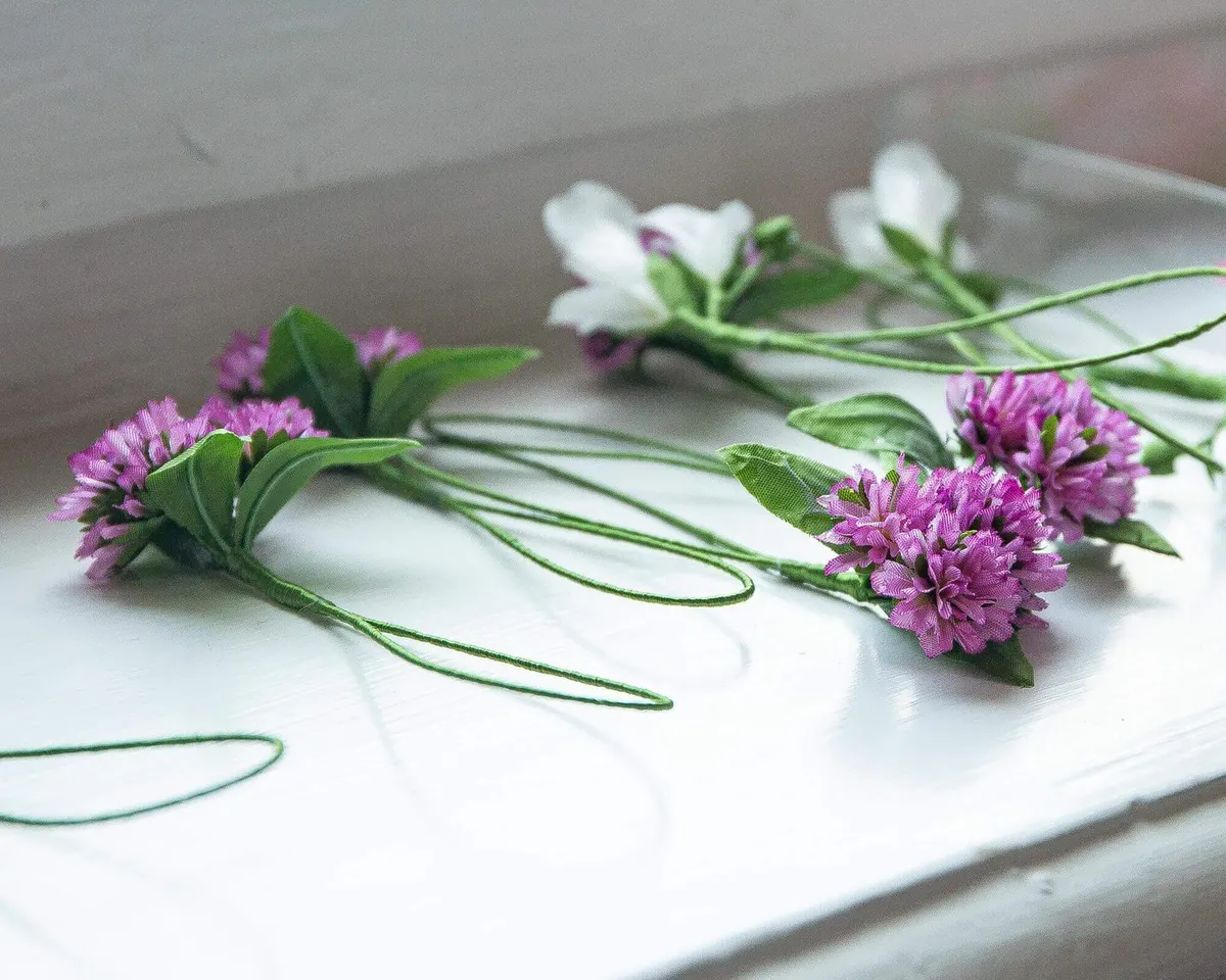 Boutonnière Clover Magenta Triple (Trifolium) - view 10