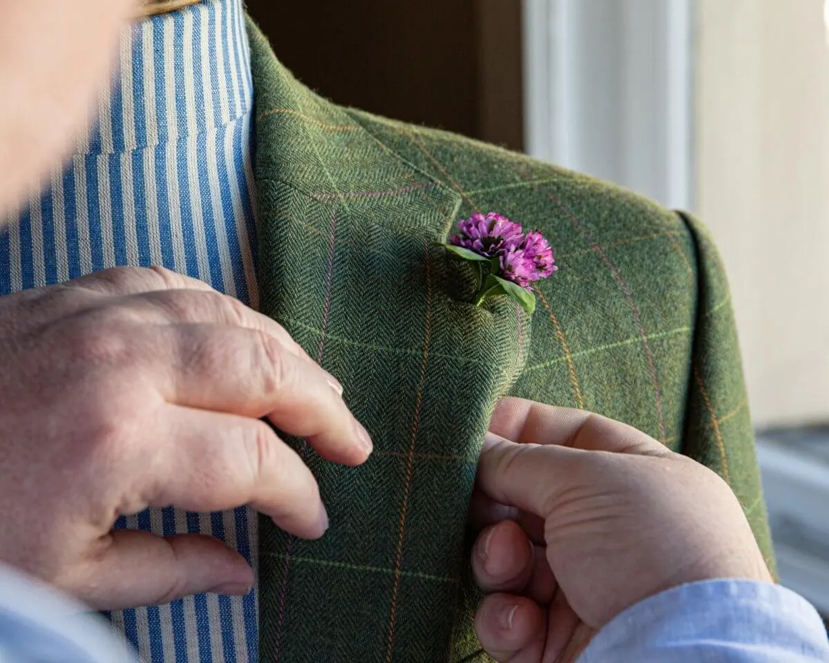 Boutonnière Clover Magenta Triple (Trifolium) - view 4