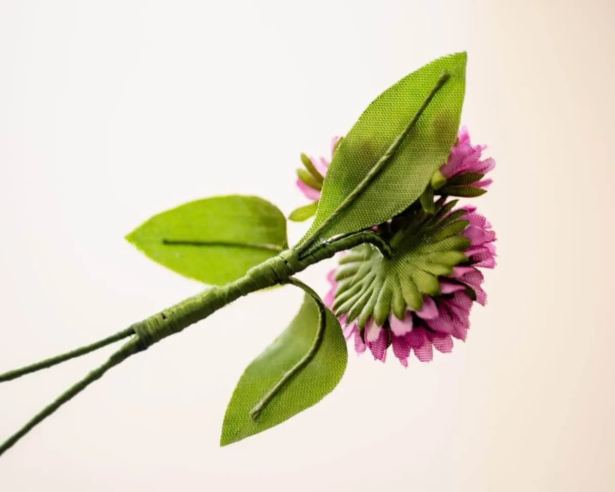 Boutonnière Clover Magenta Triple (Trifolium) - view 3