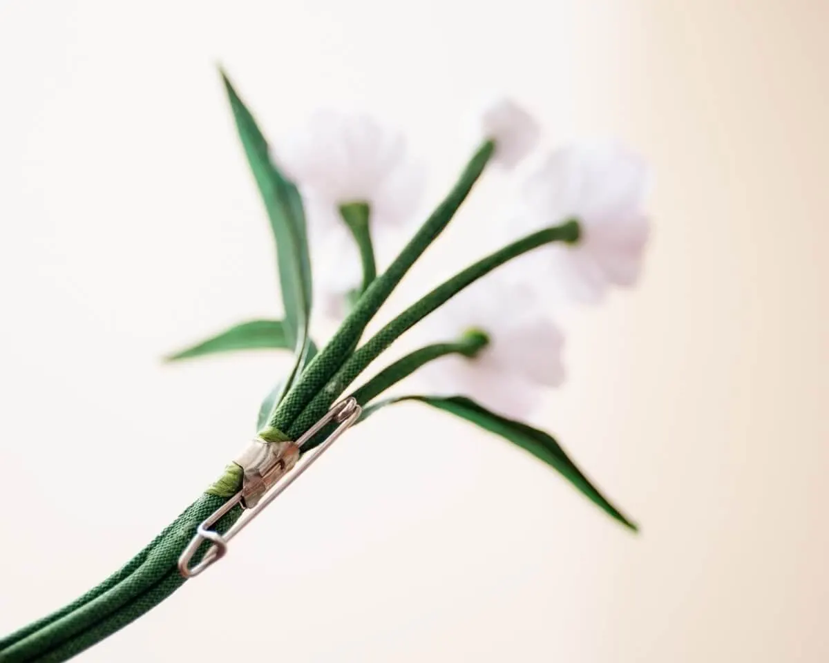 Boutonnière Almond Blossoms Pink (Bouquet) - view 3