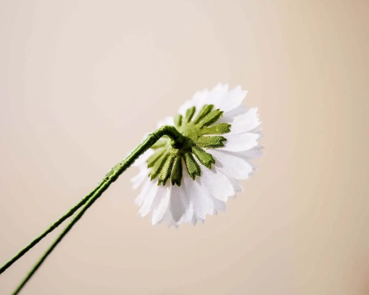 Boutonnière marguerite small (Leucanthemum) - view 3