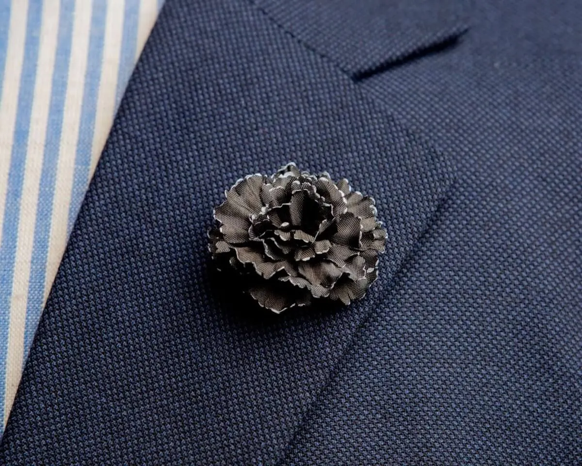 Boutonnière carnation black a small (Caryophyllaceae)
