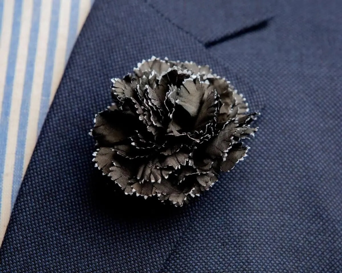 Boutonnière carnation black b medium (Caryophyllaceae)