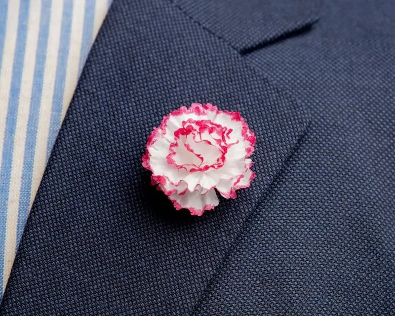 Boutonnière Nelke 'Alex Mendham' a Klein, Titelbild der Themenwelt Boutonnière Nelke