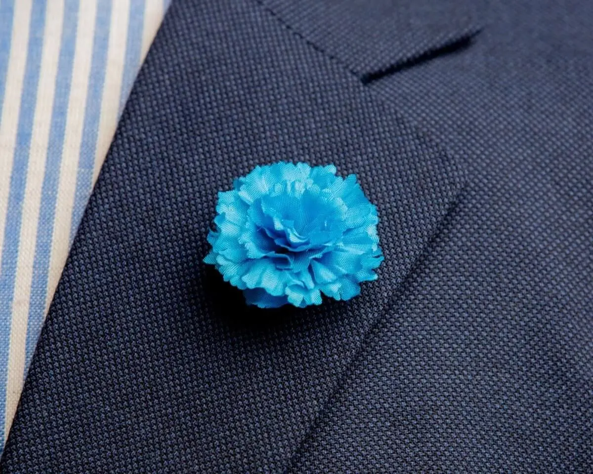 Boutonnière carnation turquoise a small (Caryophyllaceae)