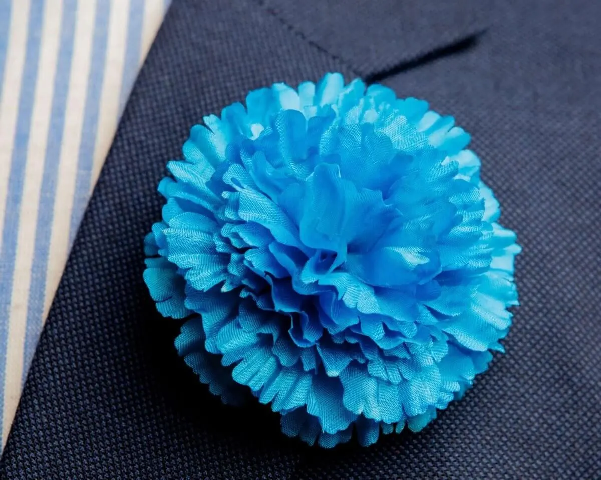 Boutonnière carnation turquoise c large (Caryophyllaceae)