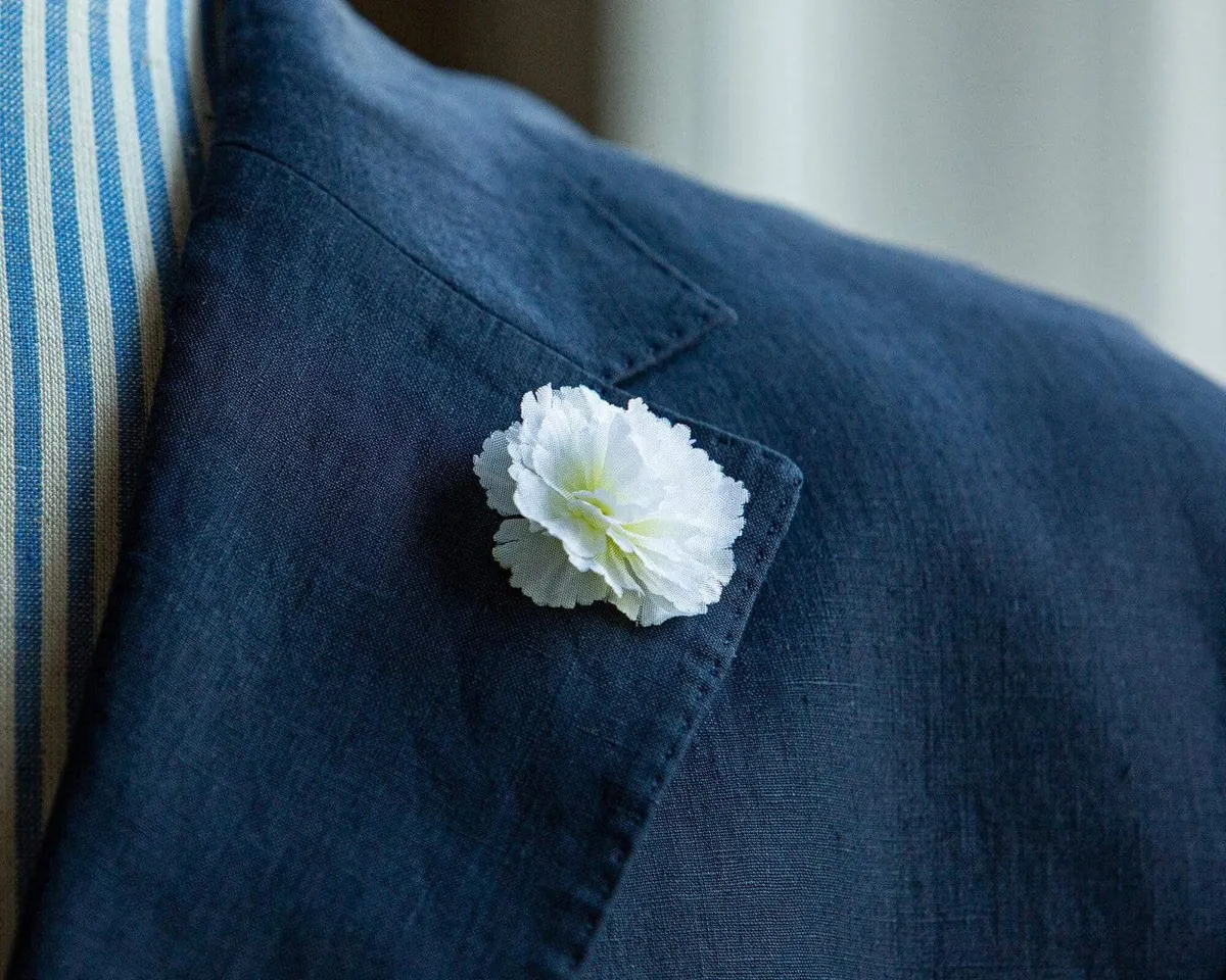 Boutonnière carnation white a small (Caryophyllaceae) - view 6