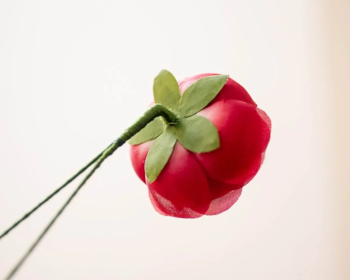 Boutonnière Ranuncle RedRanunculus) - view 3