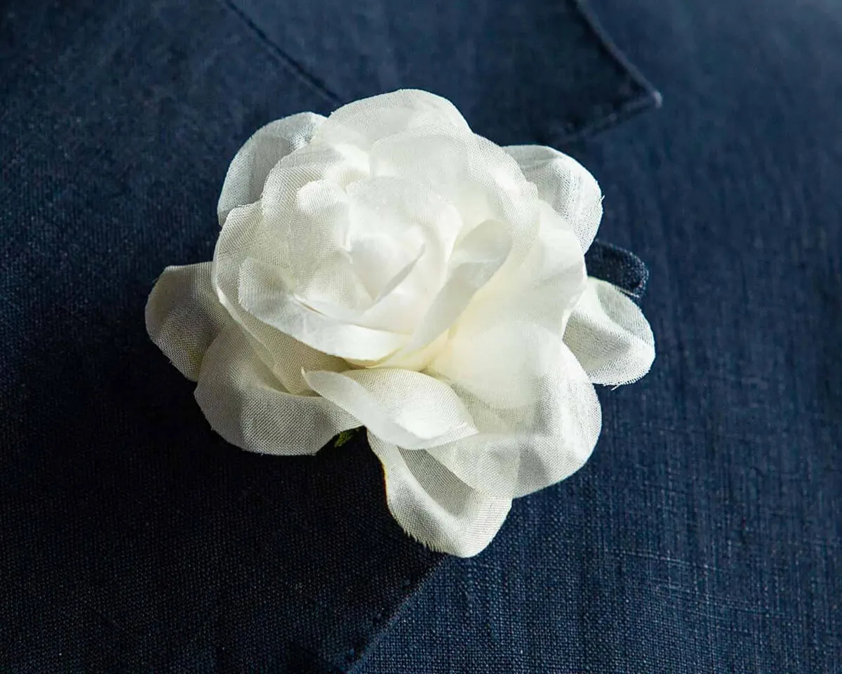 Boutonnière rose white (Rosa odorata) - view 10