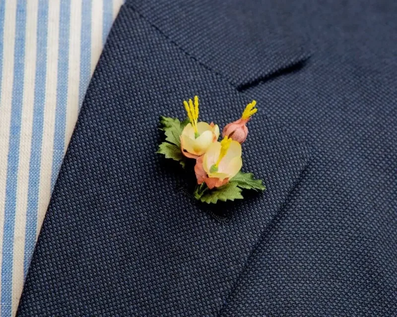 Boutonnière Bachnelkenwurz, Titelbild der Themenwelt Boutonnière Wald und Wiese