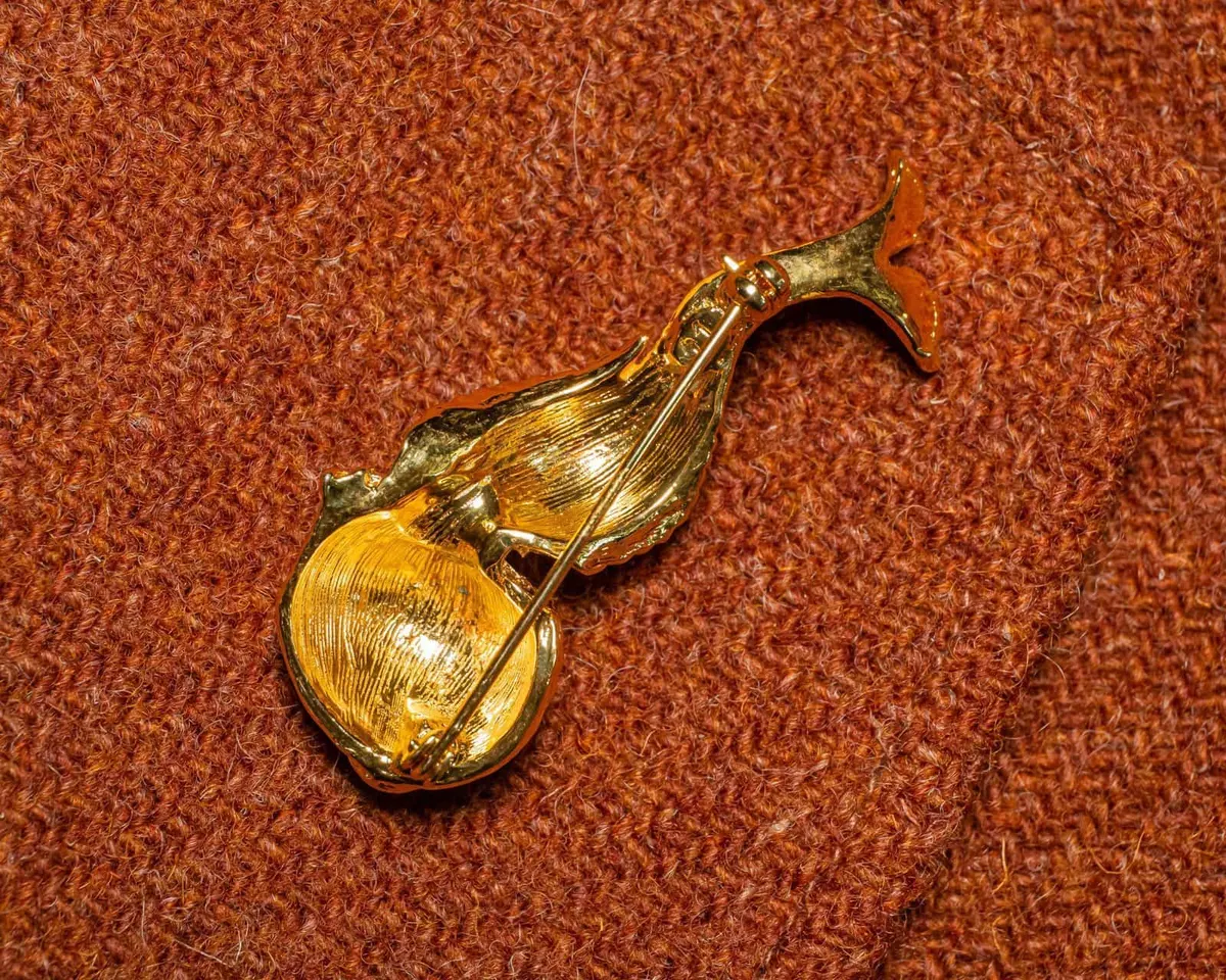 Brooch Fish b - view 2