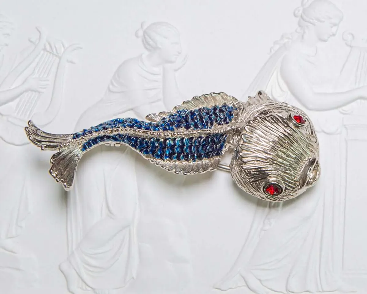 Brooch Fish d - view 3