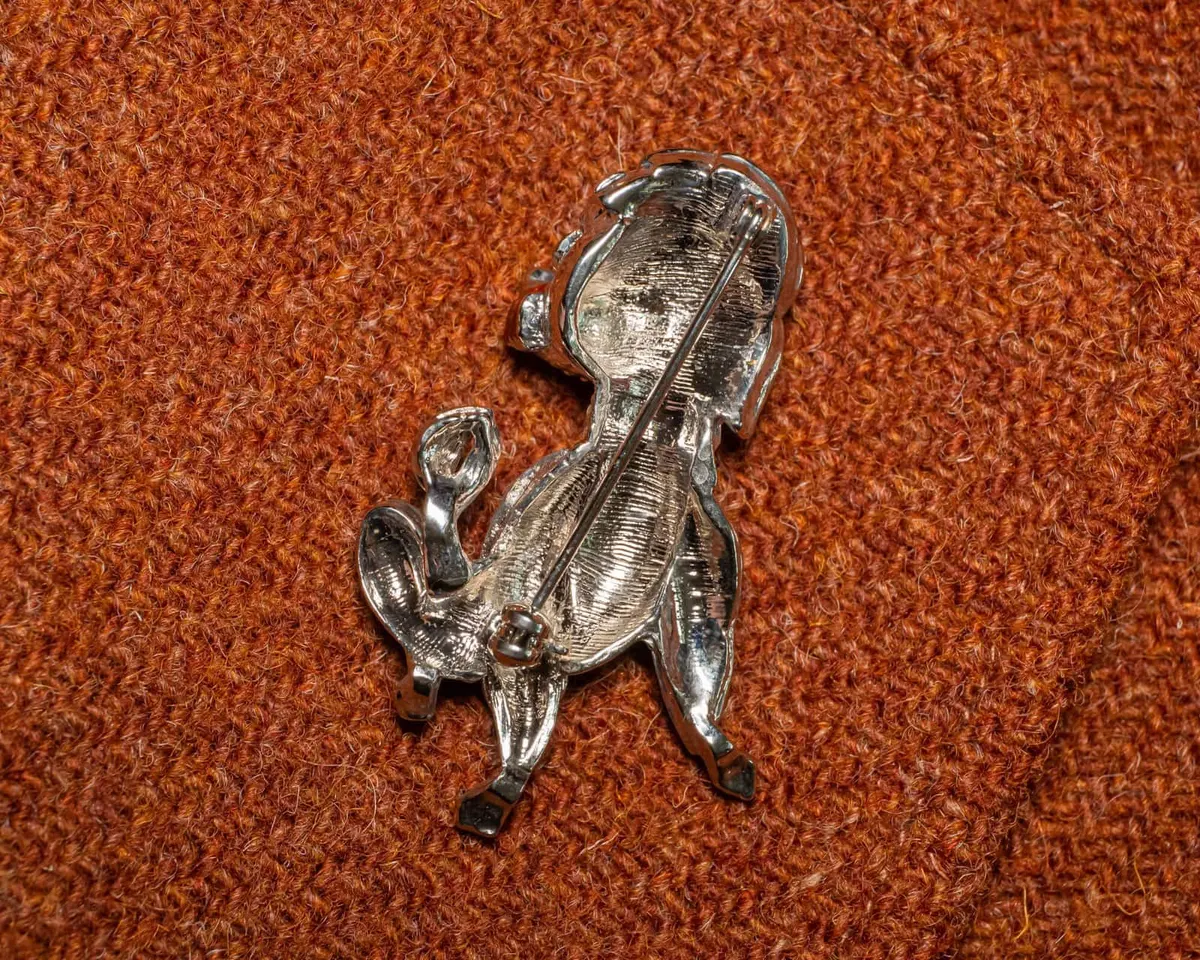Brooch Dog d - view 2