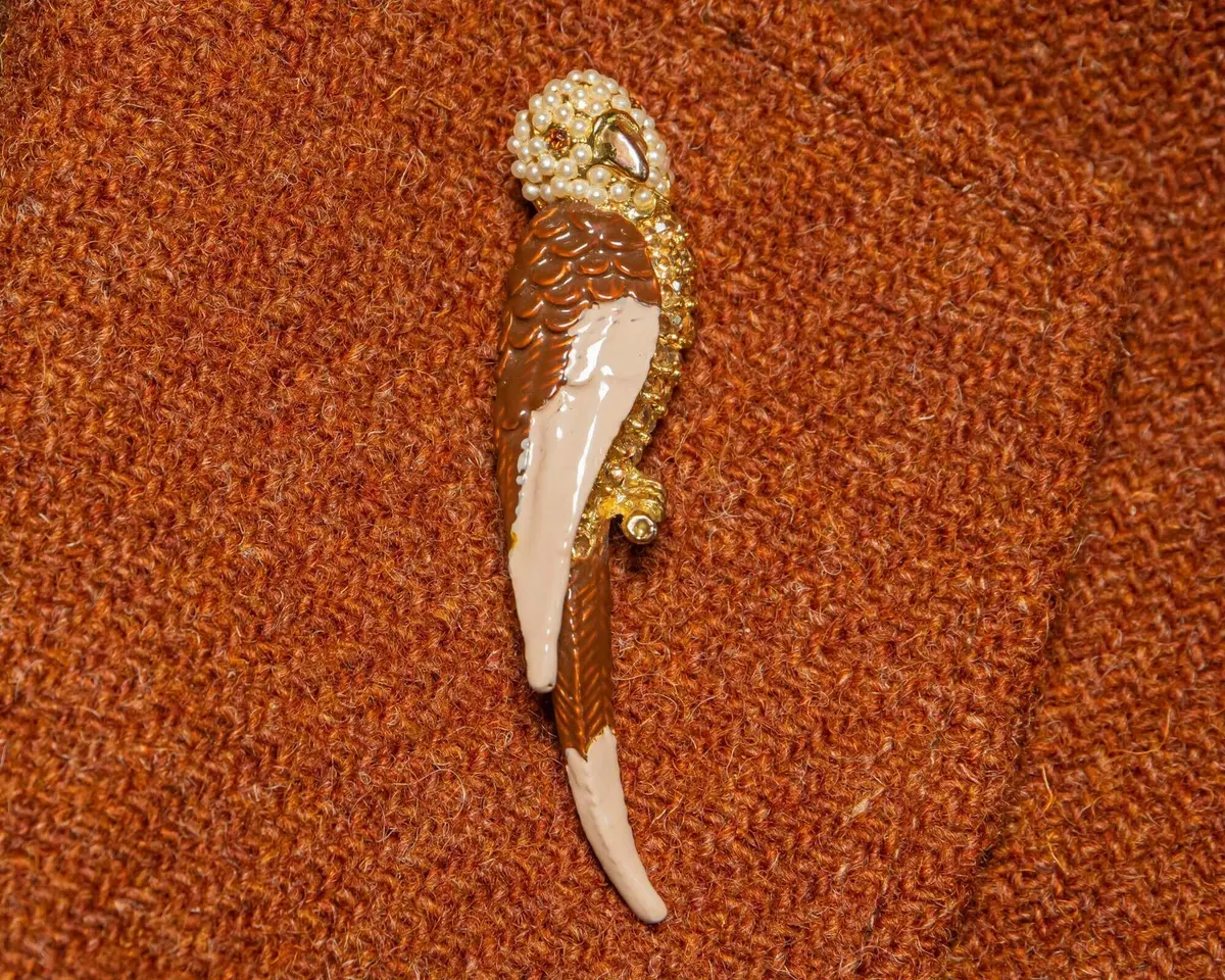 Brooch Budgie - view 2