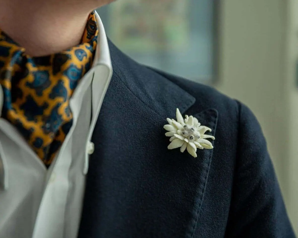 A flower for your lapel: The Boutonnière
