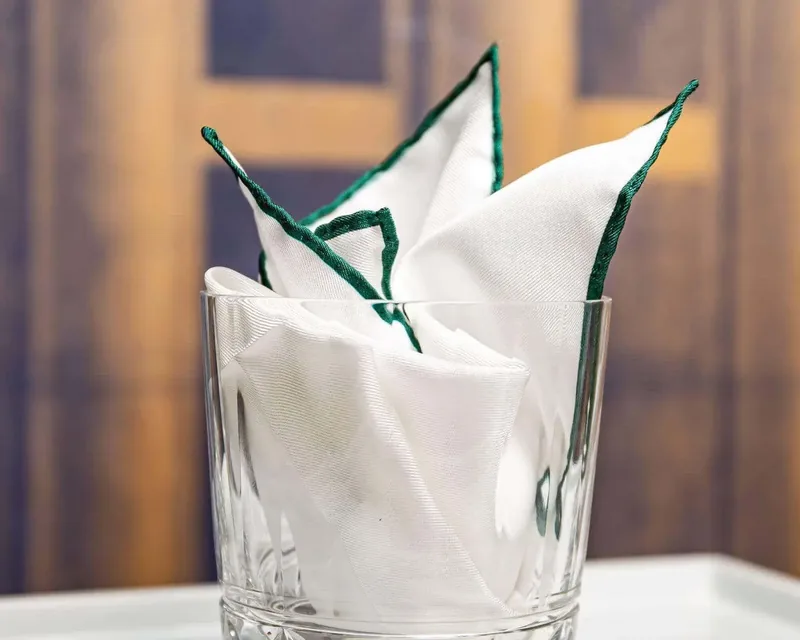 Einstecktuch Seide Green, Titelbild der Themenwelt Seiden-Einstecktücher