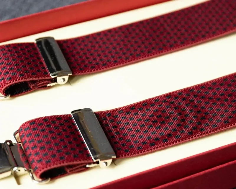 Hosenträger Flex Pattern Red Clips, Titelbild der Themenwelt Hosenträger gepunktet