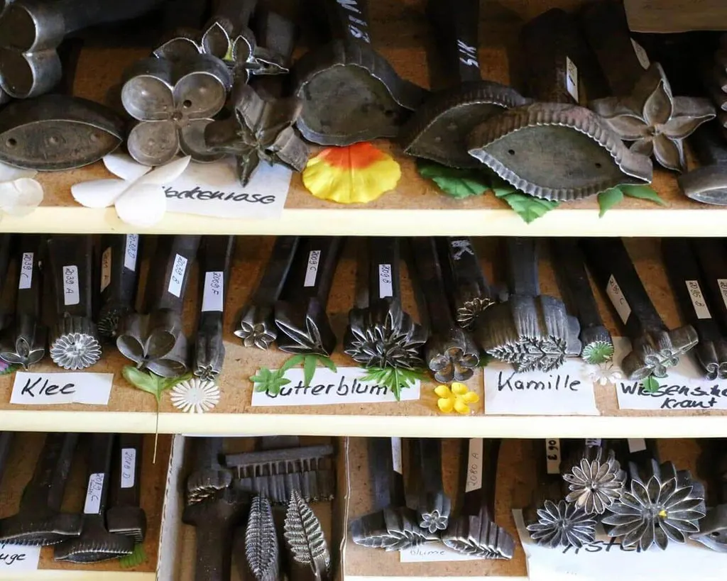 Deutsche Kunstblume Sebnitz: Stanzformen im Archiv