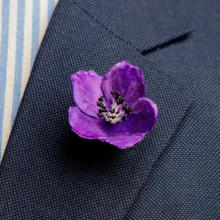  - representative image, shown here: Boutonnière christmas rose violet (Helleborus niger)