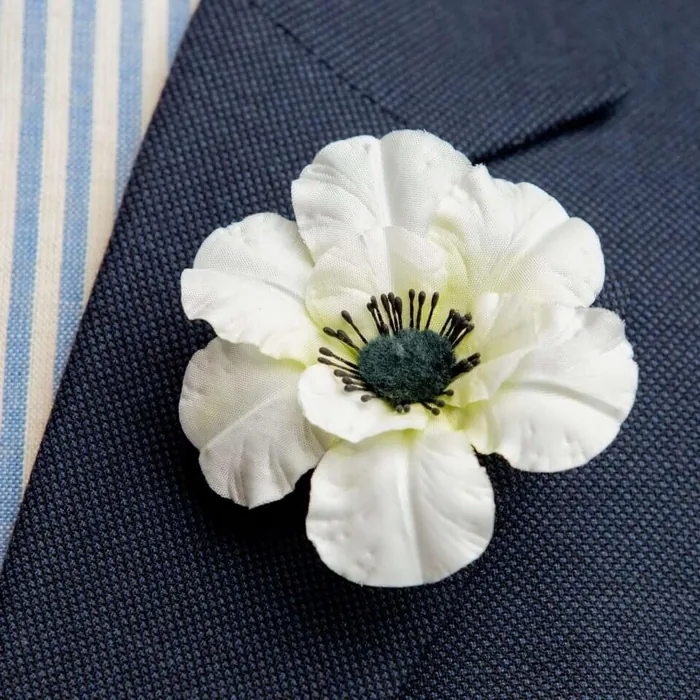 Boutonnière christmas rose white (Helleborus niger) - representative image, shown here: Boutonnière anemone white (Anemone)