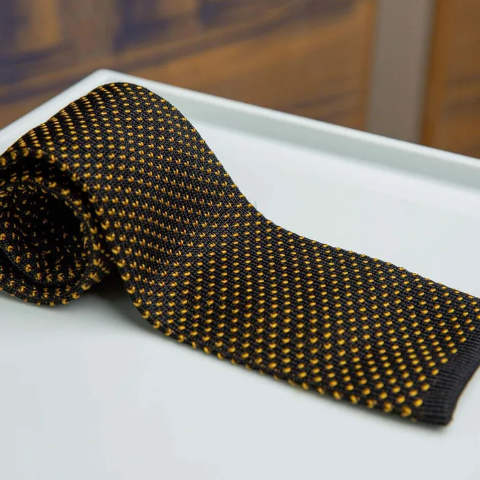 Knitted tie Regiment Erbasecca / Fumo - representative image, shown here: Knitted tie Puntino Nero / Erbasecca