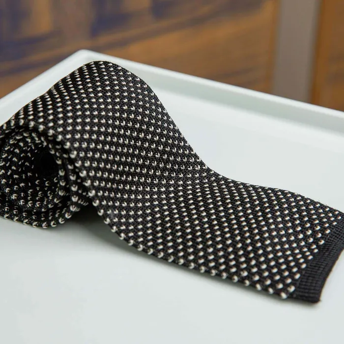 Knitted tie Regiment Porpora / Perla - representative image, shown here: Knitted tie Puntino Nero / Perla