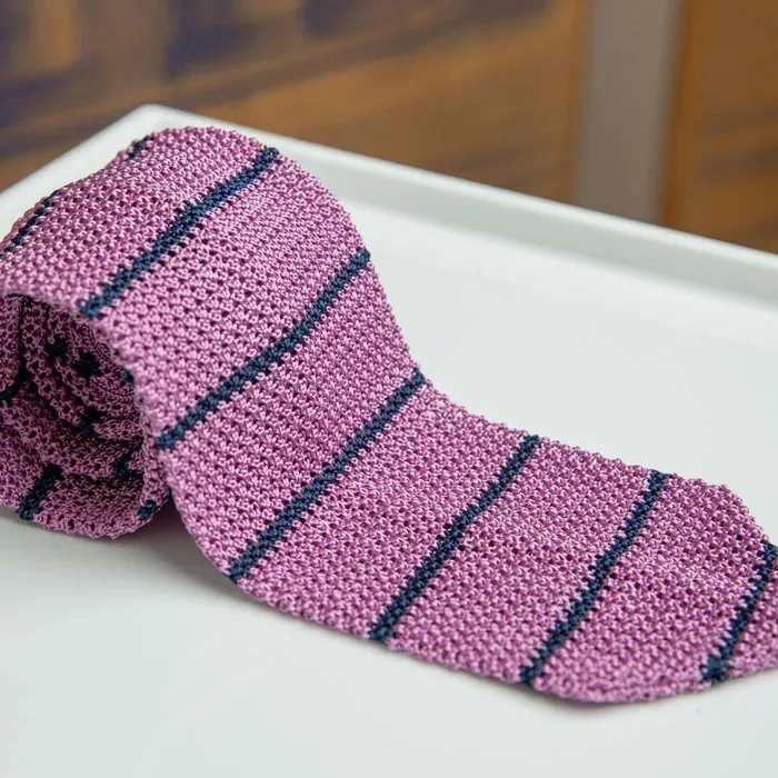 Knit tie Unito Navy - representative image, shown here: Strickkrawatte Regiment Glicine / Navy